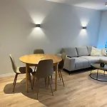 City Apartment Hosted By Anna