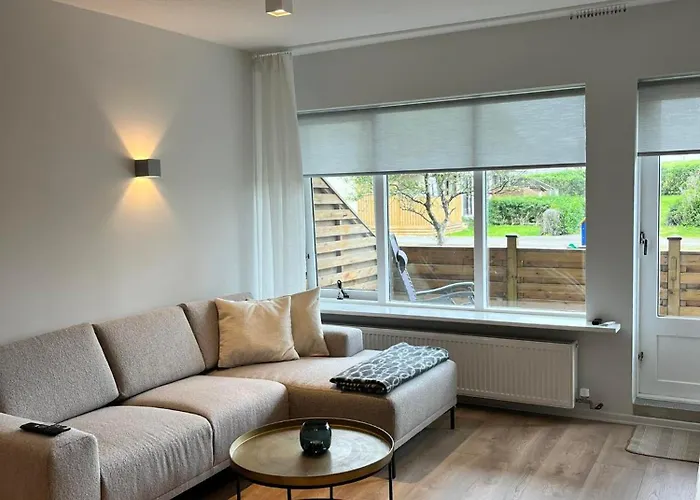 City Apartment Hosted By Anna